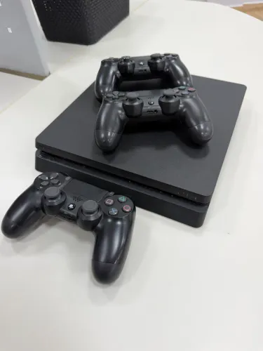 PlayStation 4 1T (3 controles)