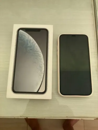 iPhone XR 64GB Branco - Conservado com Caixa Original