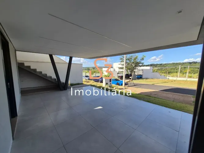 Casa de luxo à venda ou locação em Uberlândia-MG, no bairro Granja Marileusa - 4 quartos,