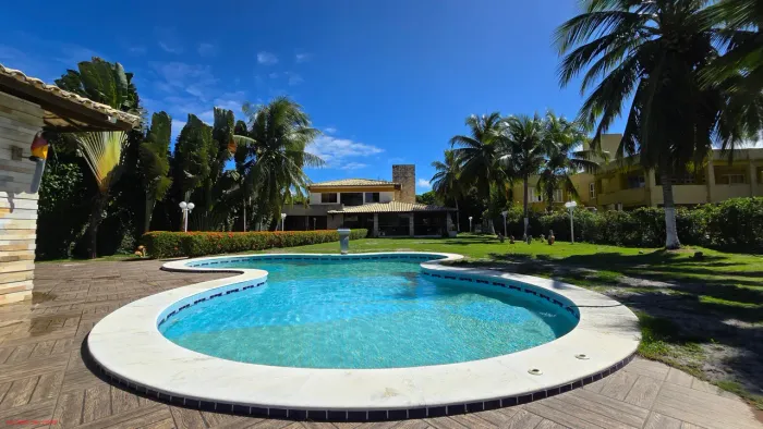 Maravilhosa casa Duplex, 5 suítes, terreno amplo, Área Gourmet com churrasqueira e piscina