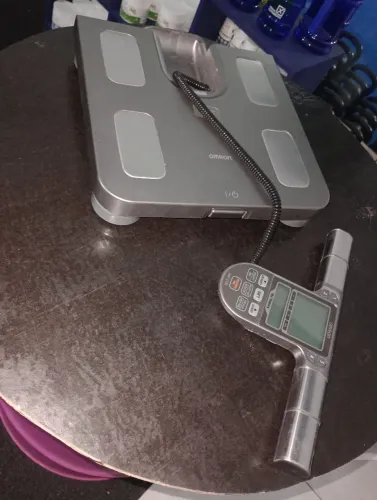 Balança de BIOIMPEDÂNCIA 