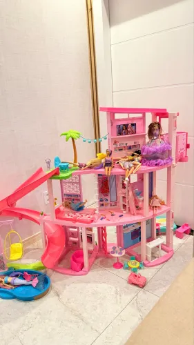 Casa dos Sonhos Barbie Dreamhouse 3 Andares Completa - Pouquíssimo Usada