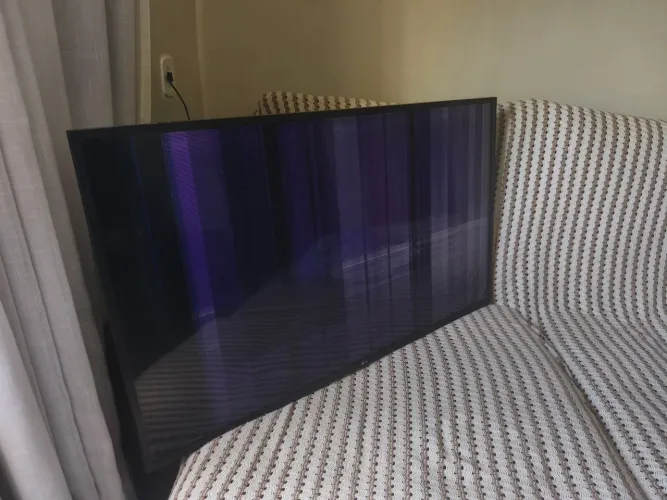 TV 50P LG Led Smart 4K UHD Wifi - LED QUEIMADO