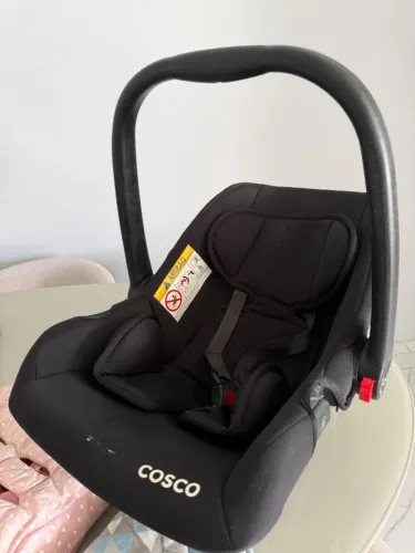 Bebê conforto com duas capas protetoras