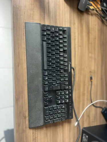 Teclado mecânico corsair k70