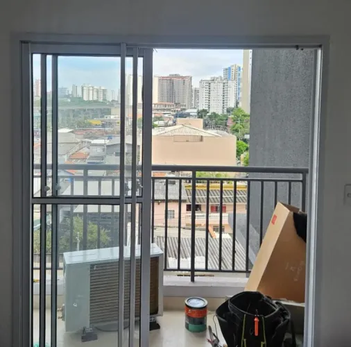 Porta balcão de alumínio branco 3 folhas