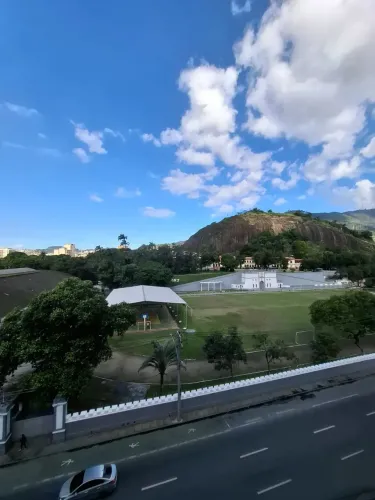 ALUGO . Apartamento mobiliado . 1 quarto . vista livre . 47m² . Tijuca / Maracanã