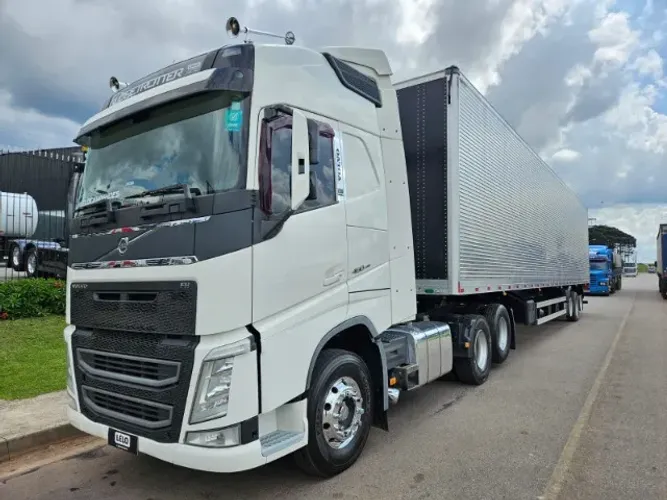 Volvo FH 460 6x2 Globetrotter Ano 18 Automático mola + Baú Facchini Ano 26 30 plt 15.40mts