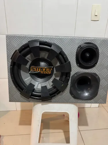 Caixa de som automotiva