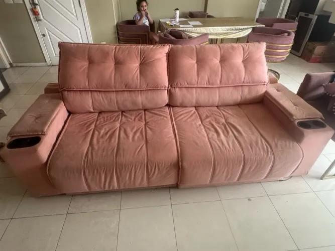 Vendo sofa retratil rosa
