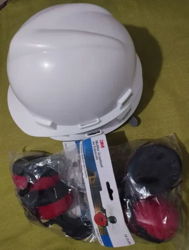 Capacete e abafadore