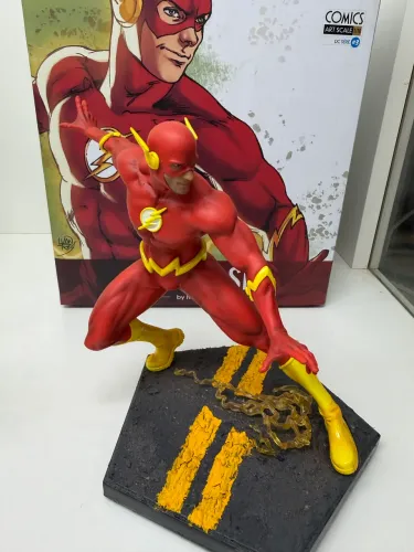 Flash - Iron Studios - Versão Ivan Reis + Base Custom - Perfeito na Caixa