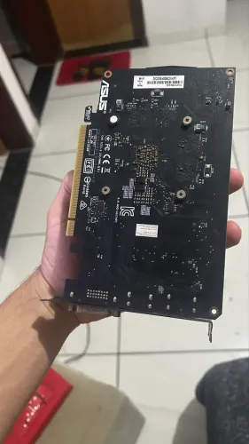 GTX 1650 usada. Placa liga, mas não gera vídeo.