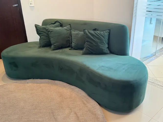 Sofá orgânico em suede 