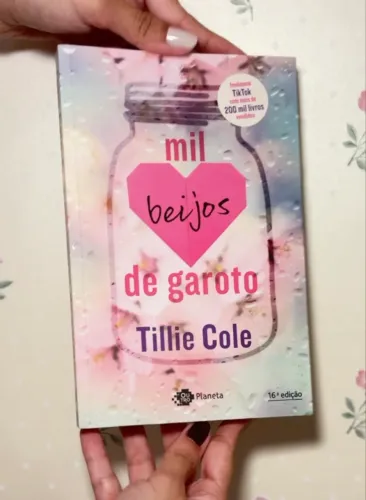 Livro Mil Beijos de Garoto - Tillie Cole