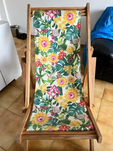 Cadeira de descansar com tecido estampado