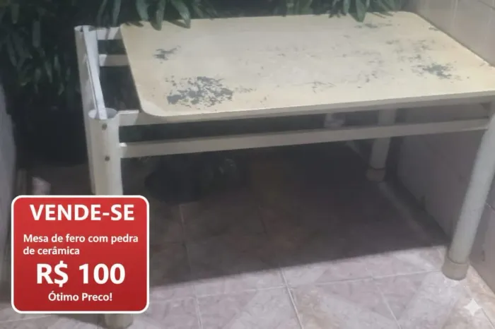 Mesa de Ferro com pedra de mármore