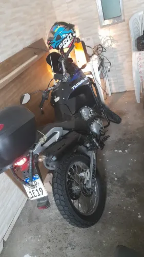 Vendo moto tenere 2018 250 CC.