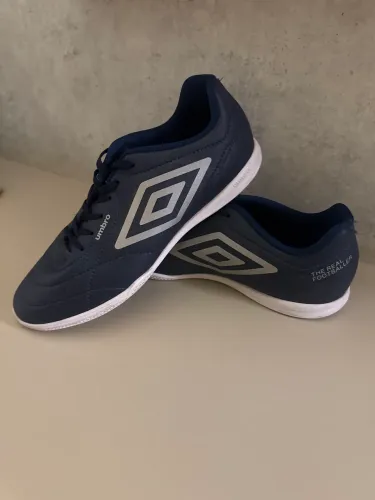 Chuteira umbro class footballer
