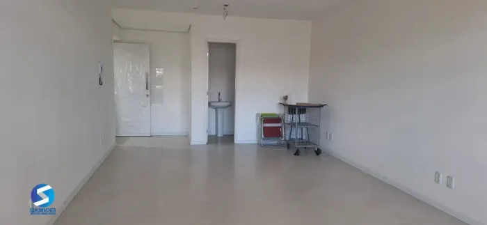 Sala comercial de 32m² para alugar no Bairro Menino Deus Av. Padre Cacique