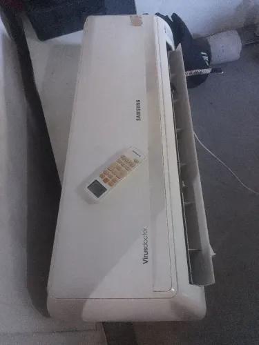 Vendo evaporadora a sansung 12000 btus perfeita com controle remoto 