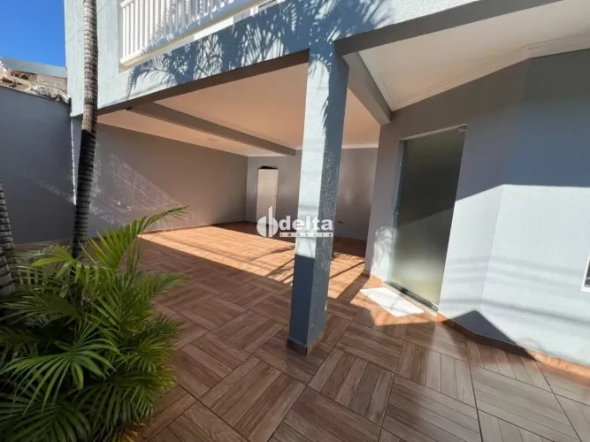 Casa residencial com 3 quartos sendo 1 suíte disponível para venda no bairro Santa Rosa em