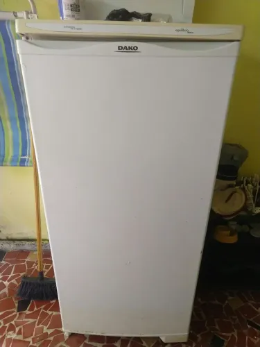 Vendo geladeira DAKO , gela muito , funcionando perfeitamente ndo 