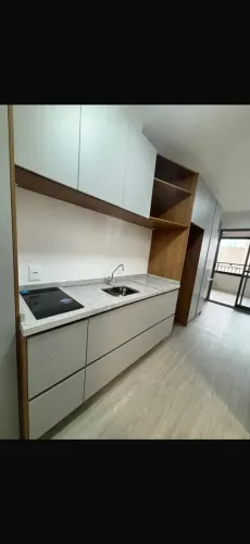 Primeira locação, em frente ao metrô, 25° andar, direto com proprietário.