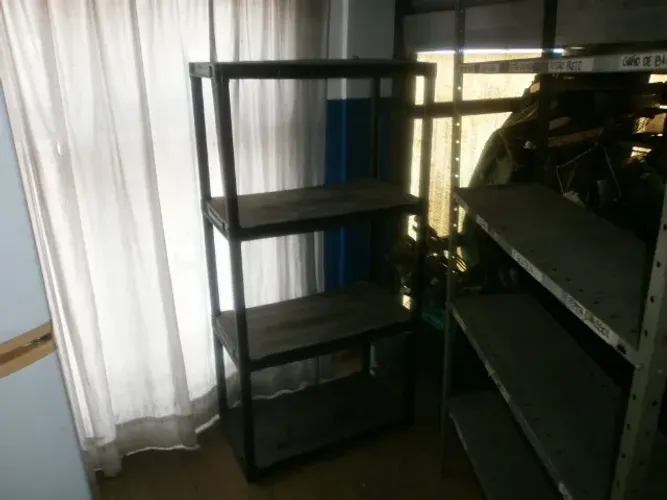 prateleira / estante de plástico - com 4 prateleiras - medindo 70x40x1,40mt
