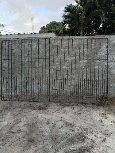 Portão de grade 3,4 metros de largura e 2,10 metros de altura