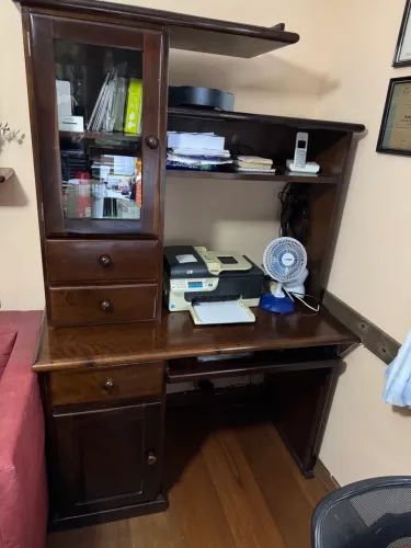 Mesa com armários para desktop - madeira maciça