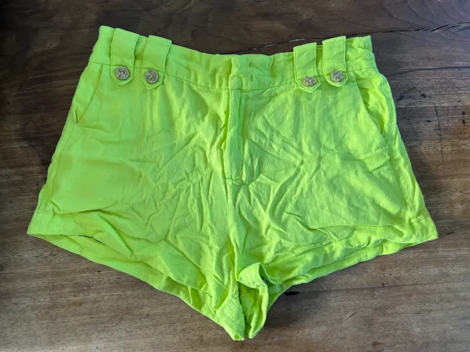 Short Linho Verde Neon Depp Tam. 42 com Forro | Estiloso e Diferenciado
