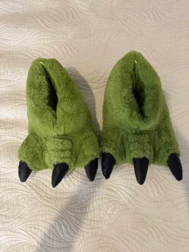 Pantufa pé de monstro garra