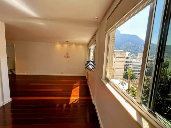 Apartamento reformado com vista privilegiada para o Cristo | Lagoa
