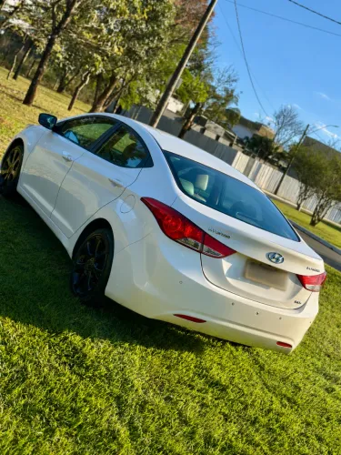 Hyundai Elantra GLS 1.8 16V Aut. 2013