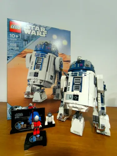 Lego Star Wars - R2D2 1050 peças