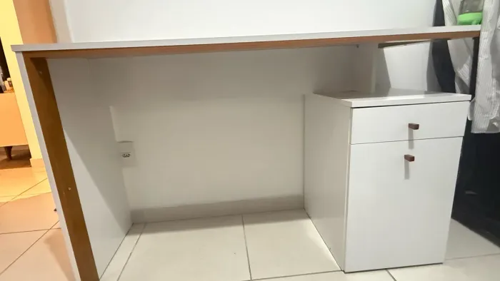 Escrivaninha semi-nova