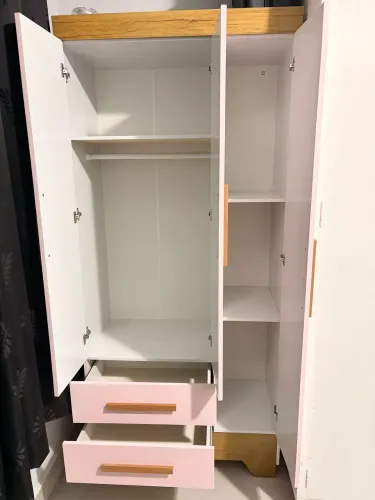 Guarda Roupa Rosa Novo