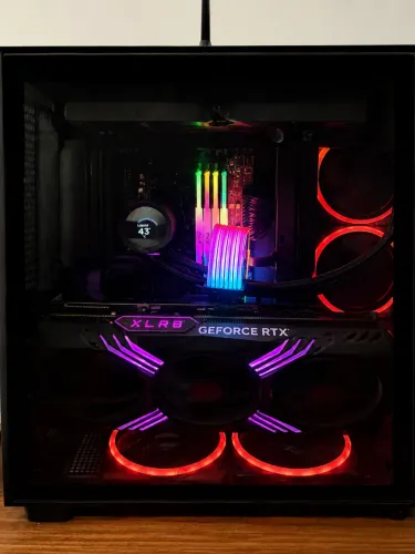 SETUP ABSURDO: PC gamer i7-14700K, RTX 4080, 64 GB DDR5 e SSDs 3,5 TB