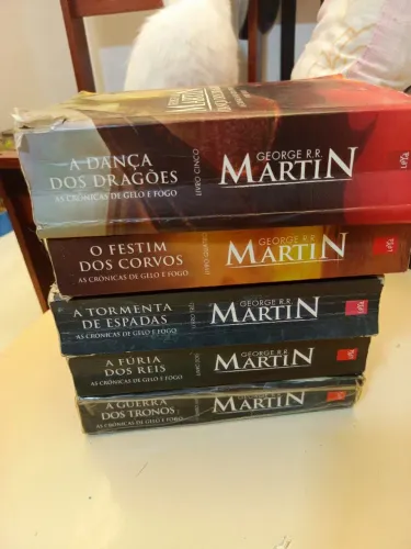 Coleção Crônicas de gelo e fogo 5 livros Games thrones George R.R. Martin