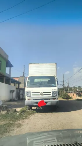 Caminhão baú 6m motor e caixa revistados  valor 135.000