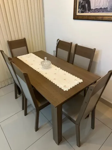 Mesa 6 lugares com cadeiras 