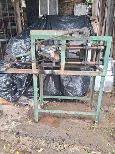 Maquina para fabricação de marmitex em ótimo estado..