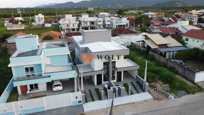 CASA NOVA À VENDA 130M2, 2 DORMITÓRIOS NO BAIRRO CARIANOS, SUL DA ILHA, FLORIANÓPOLIS! AGE