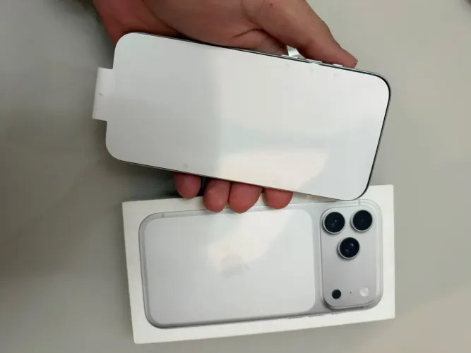 ? IPHONE 17 PRO MAX - SILVER (PRATA)
