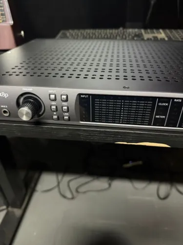 Universal Audio Apollo x8p Thunderbolt 3 - Interface de Áudio Premium com 8 Preamps Unison