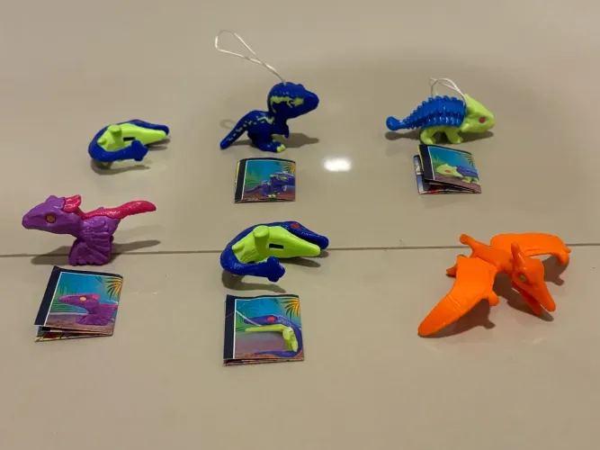 Dinossauros Kinder Joy coleção Jurassic Park kinder ovo funko