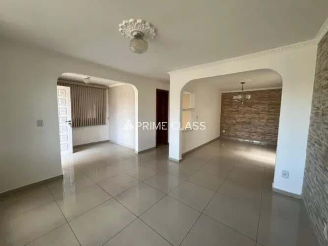 Sobrado com 5 Dormitórios sendo 3 Suítes - Bairro Nossa Senhora das graças, Canoas/ RS