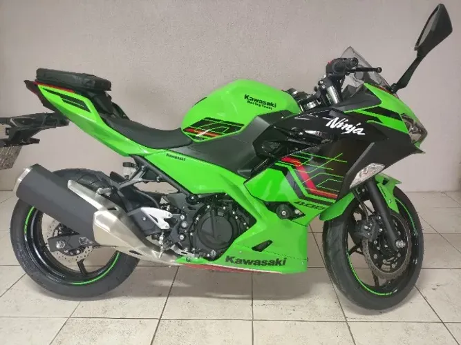 Raridade Kawasaki Ninja 400 KRT