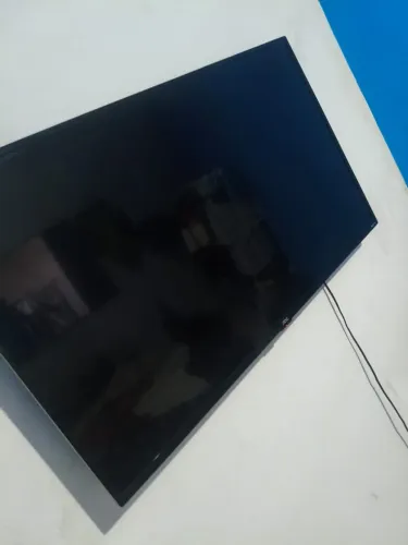 Tv da Roku AOC 43 polegadas display quebrado